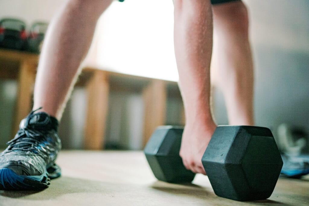sarcopenie – eenvoudige krachttraining met dumbbells thuis