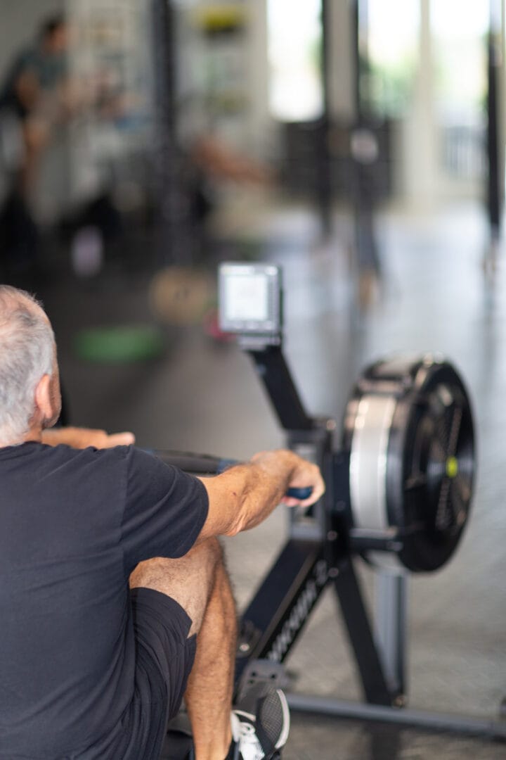 sarcopenie – eenvoudige dumbbell-squat voor spierbehoud