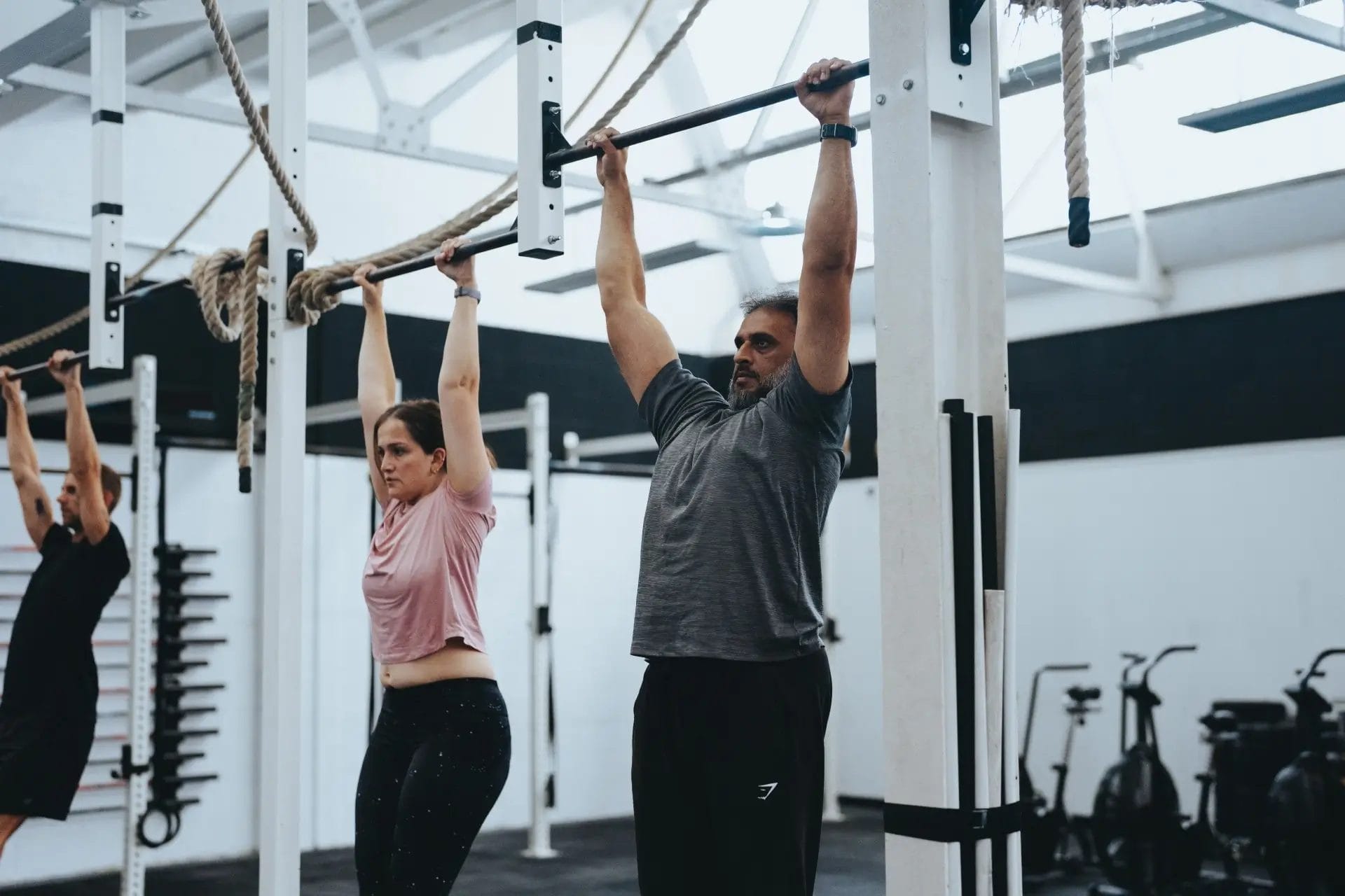Atleet werkt aan scapula-controle tijdens schouder-proof trainen